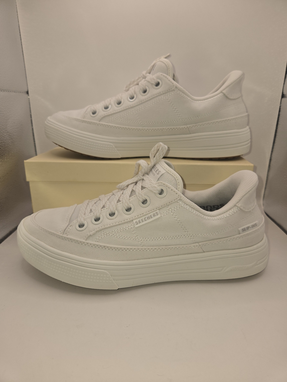 Skechers Mens Arch Fit Arcade. Size 7.5
